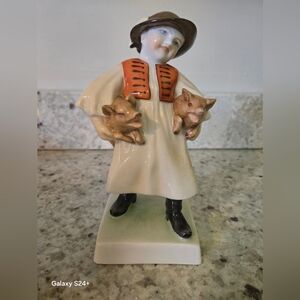 Vintage HEREND Figurine $129